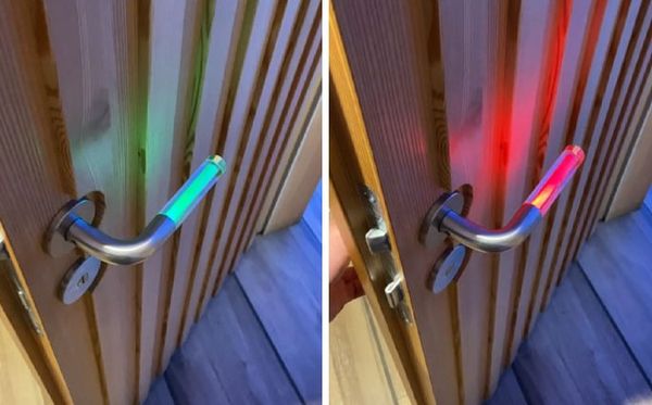 Door handle colour change