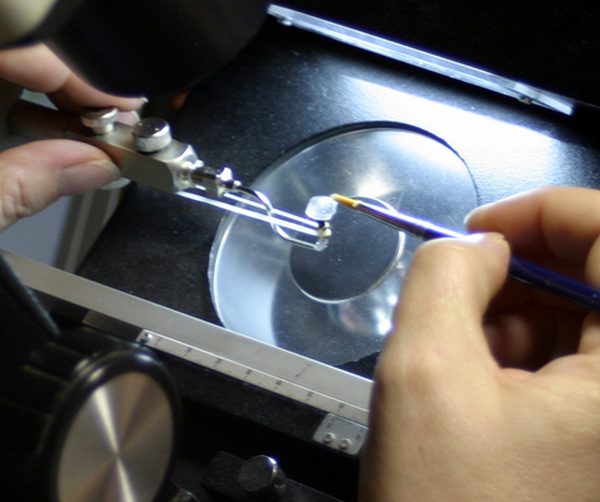 Use a diamond cutter to cut diamonds