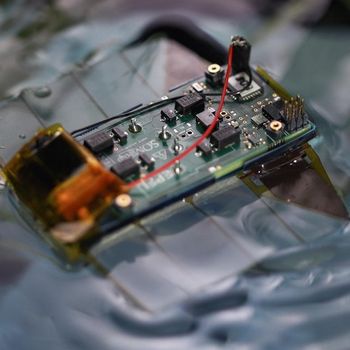Highly agile flat swimming robot.