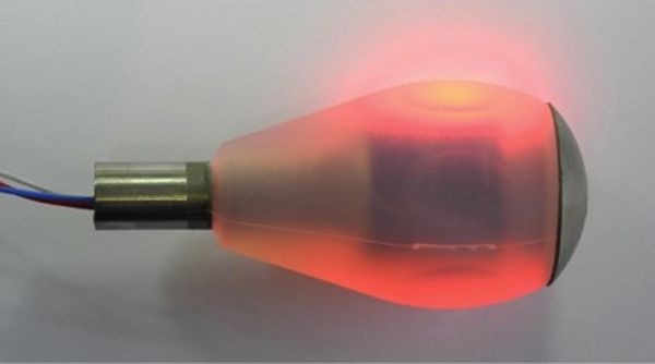 Handle that lights up to indicate when enough pressure is applied