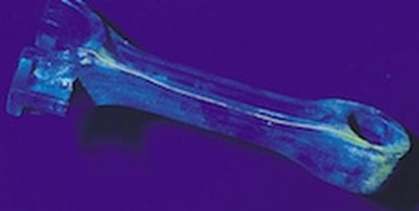 UV as a non destructive crack detection method