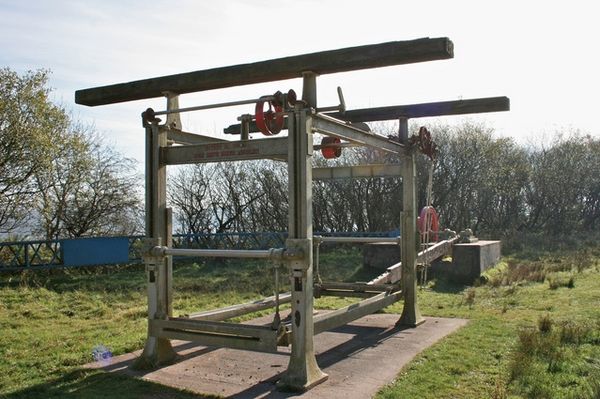 Pendulum saw or swing saw