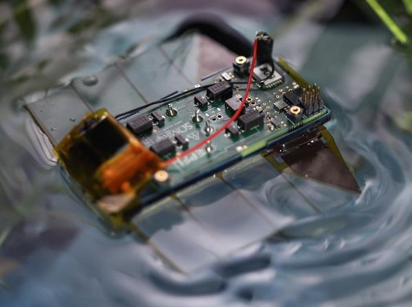 Highly agile flat swimming robot.