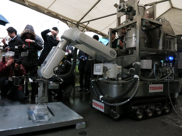 Dry Ice Blast Decontamination Robot