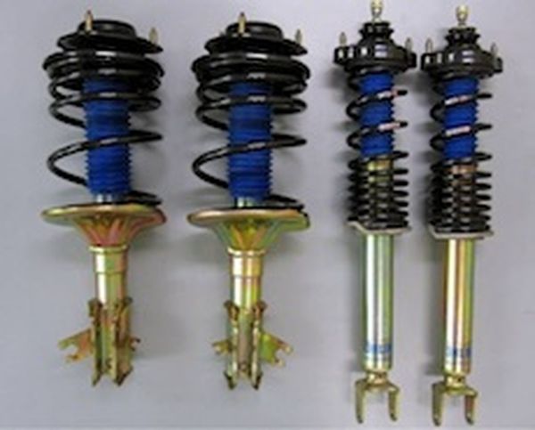 Racing car suspension adjustable for different tracks and driving techniques