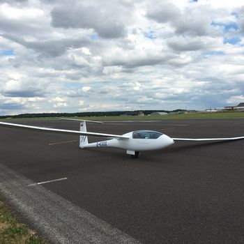 Schempp-Hirth Ventus 3