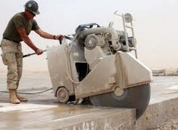 Concrete saw