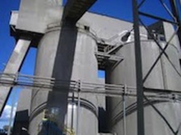 Distribute powder with vibration