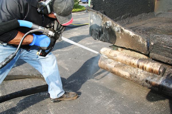 Dry ice blasting