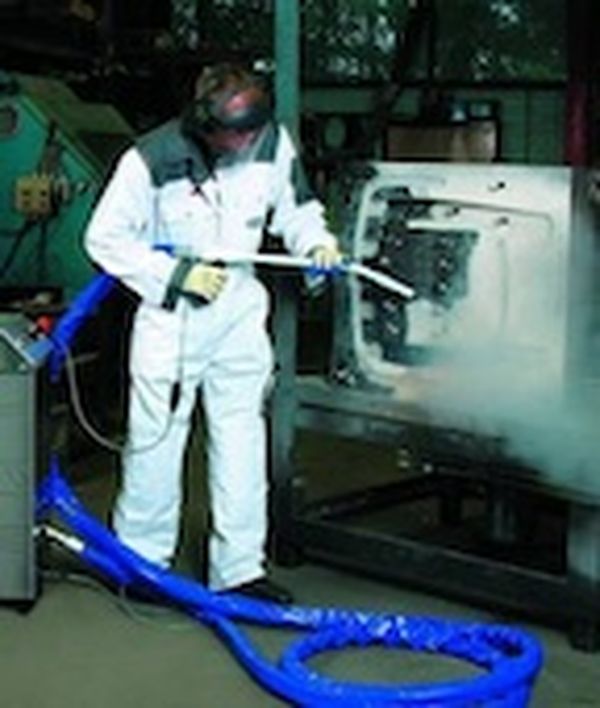 Dry ice blasting