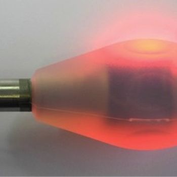 Handle that lights up to indicate when enough pressure is applied