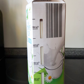 Milk carton with a level indicator