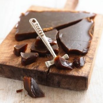 Break toffee with an impulsive blow from a hammer