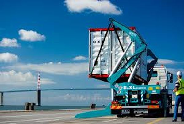 Side-lift crane