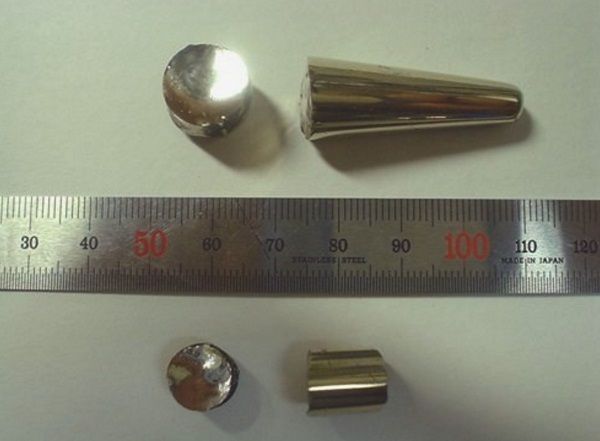 Metallic Glass for Durable Gears