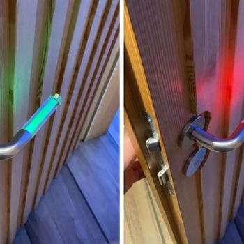 Door handle colour change