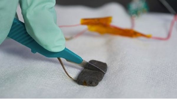 Pressure-sensitive synthetic material that can heal itself