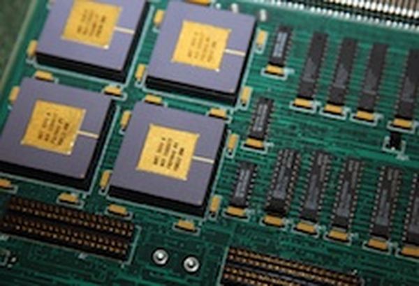 The use of thousands of microprocessors in a parallel processor computer