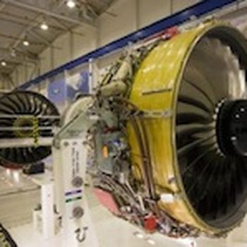 Passive blade tip clearance control in gas-turbine engines