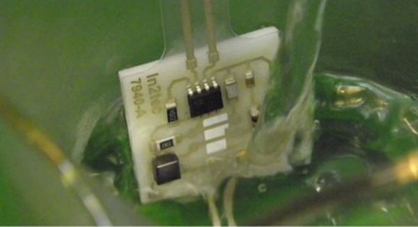 Printed circuit board that falls apart when immersed in hot water