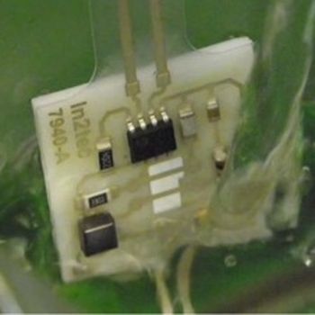 Printed circuit board that falls apart when immersed in hot water